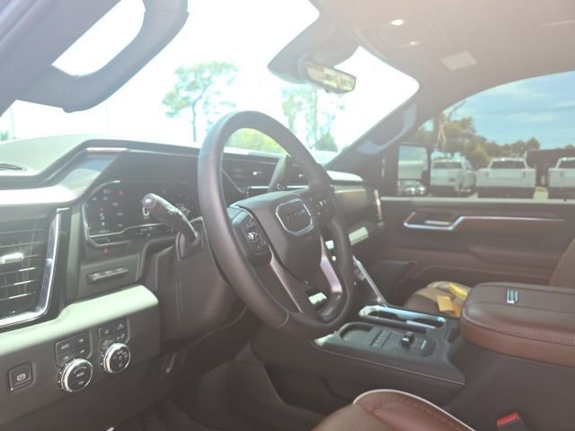 Used 2025 GMC Sierra 3500 Denali Ultimate AWD/4WD image 9