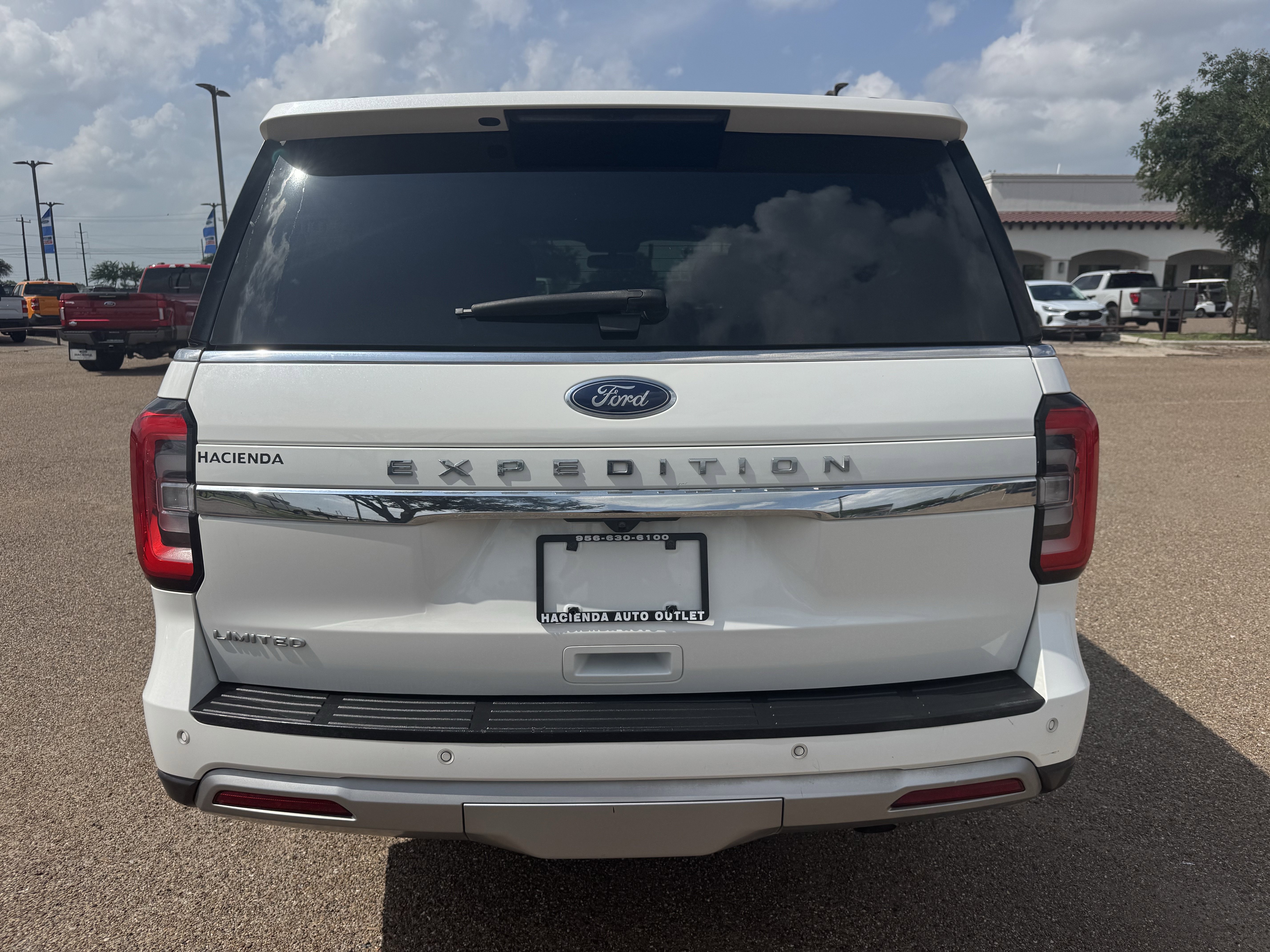 Certified 2023 Ford Expedition Limited RWD image 3