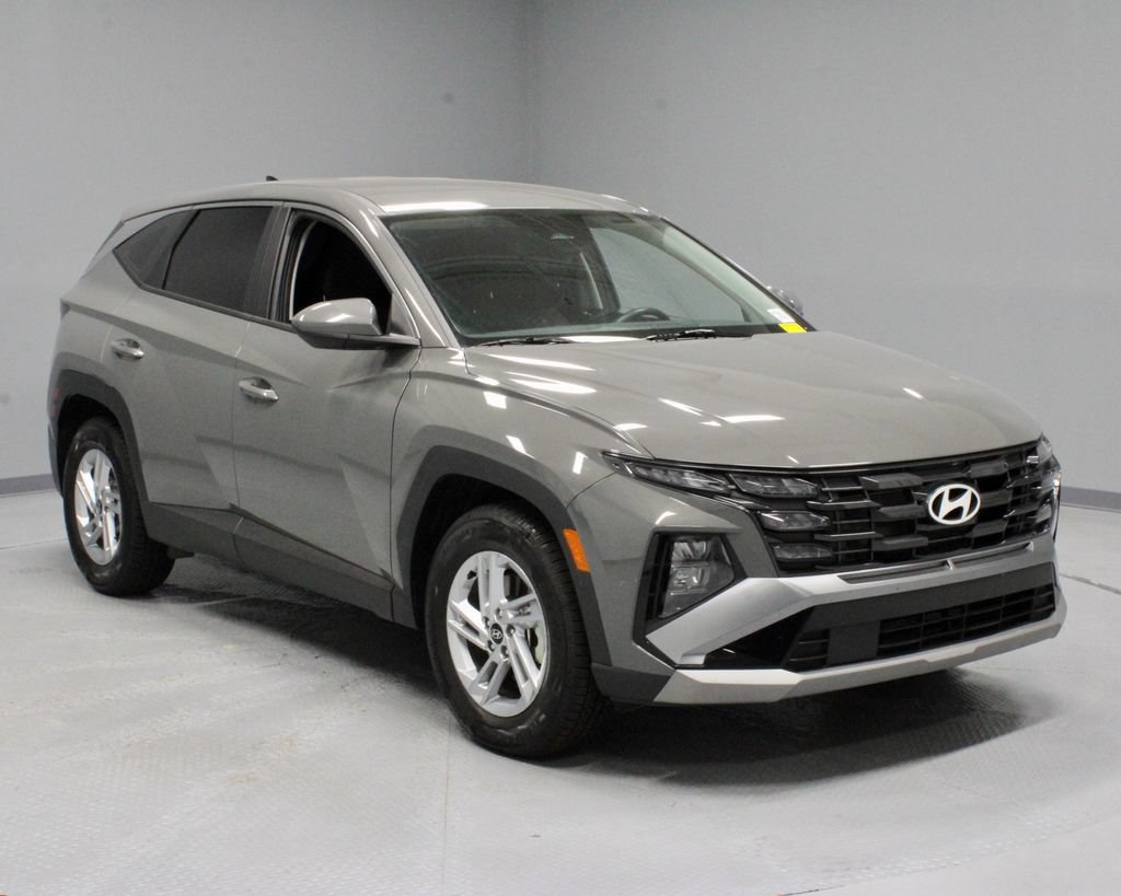 Used 2025 Hyundai Tucson SE FWD image 1