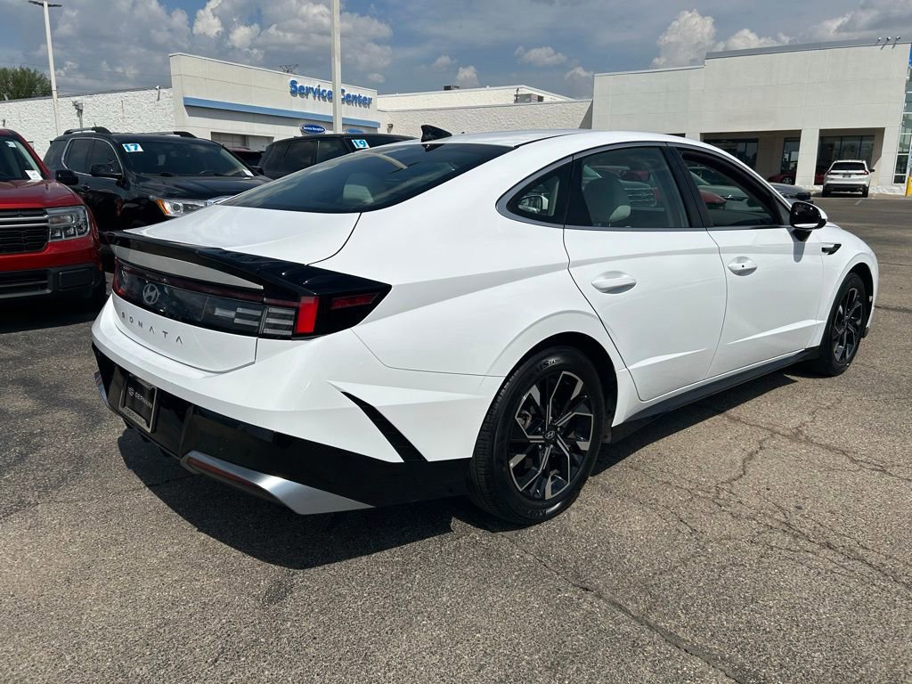 Used 2025 Hyundai Sonata SEL FWD image 4