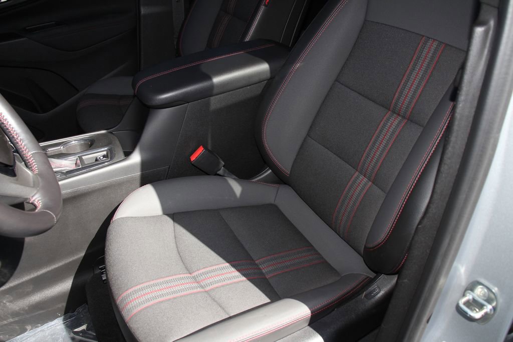 Used 2022 Chevrolet Equinox RS w/ Infotainment Package image 23