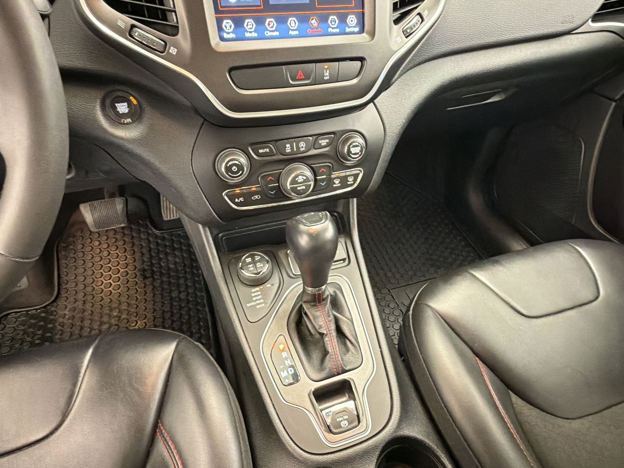 Used 2022 Jeep Cherokee Trailhawk image 22