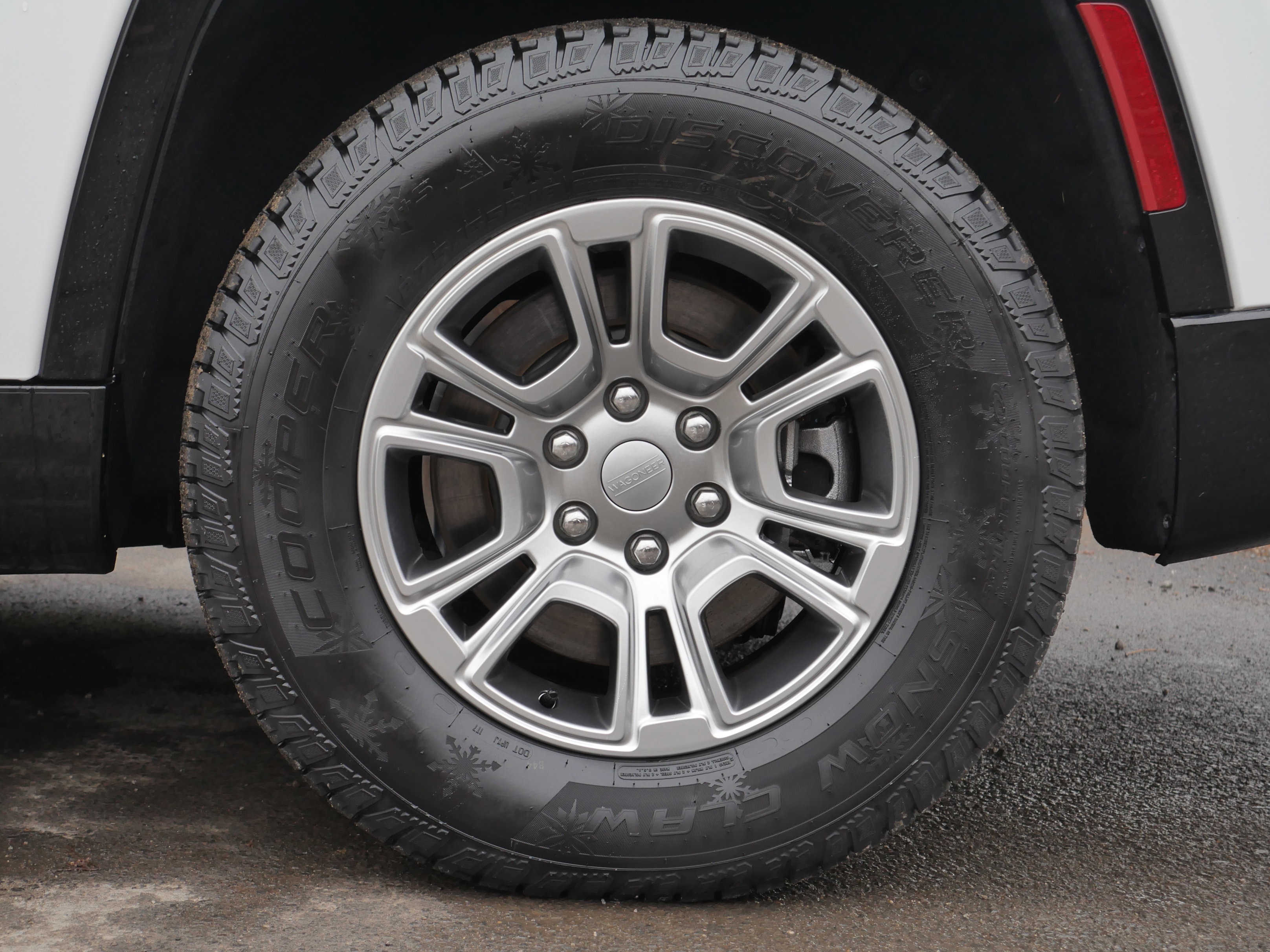 Used 2024 Jeep Wagoneer 4WD image 16