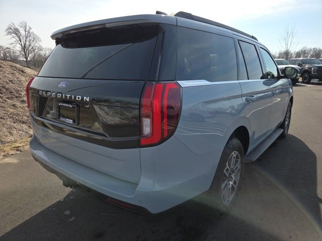 Certified 2025 Ford Expedition Active image 6
