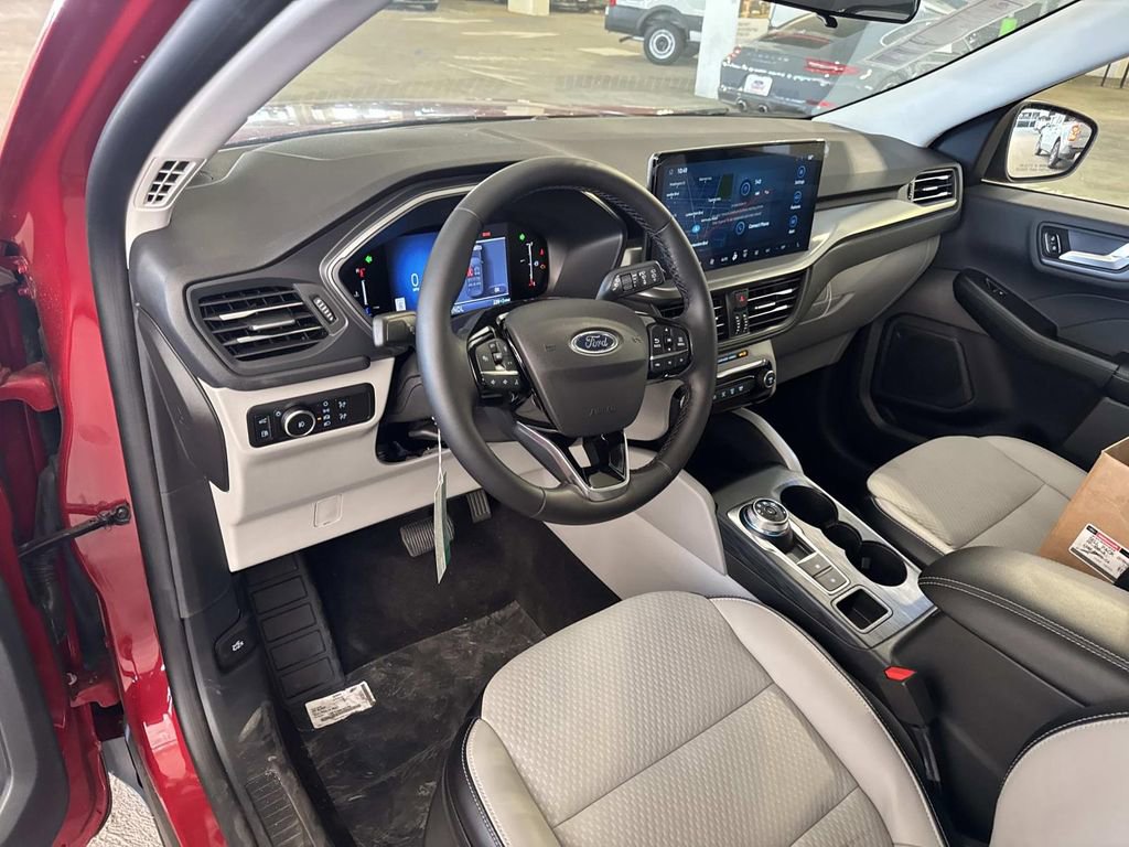 Certified 2025 Ford Escape Base image 15