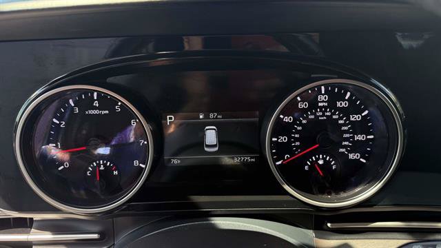 Used 2023 Kia Carnival EX FWD image 17