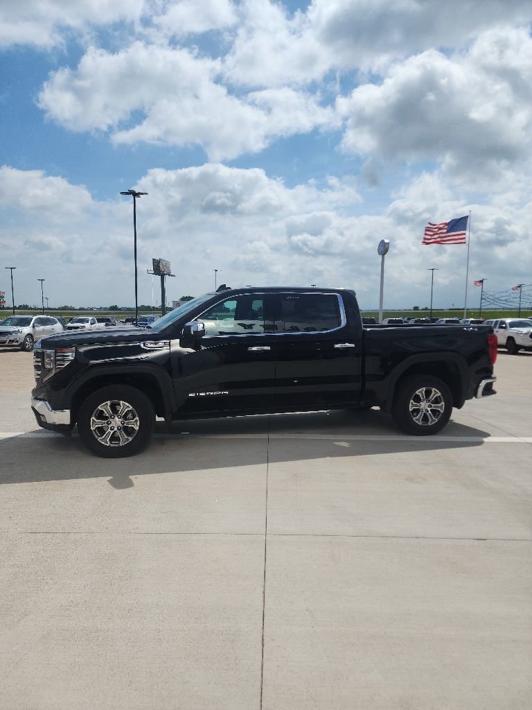 Used 2025 GMC Sierra 1500 SLT AWD/4WD image 5