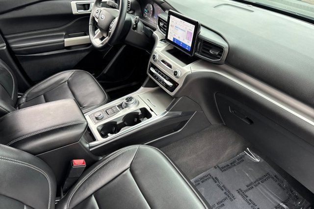 Certified 2022 Ford Explorer XLT w/ Equipment Group 202A image 19