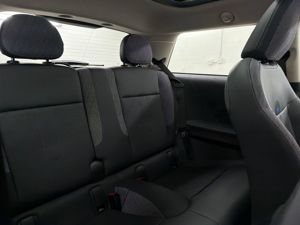 Used 2025 MINI Cooper 2-Door Hardtop FWD image 27