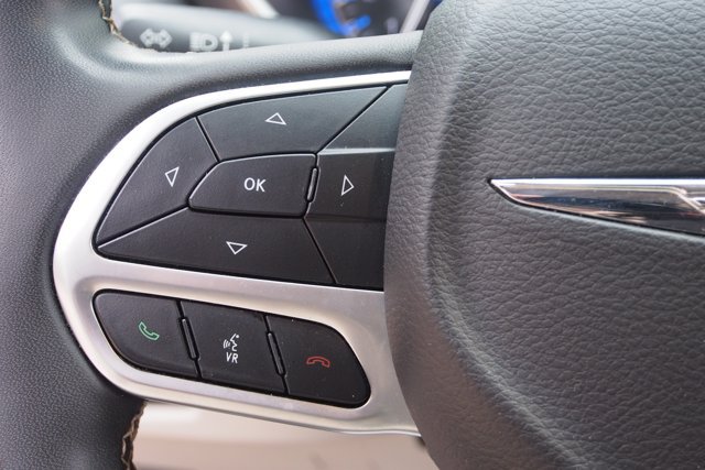 Used 2024 Chrysler Pacifica Touring-L FWD image 26