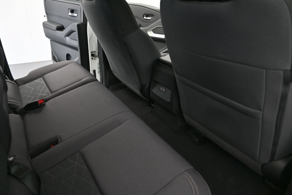 Used 2025 Nissan Frontier SV RWD image 12