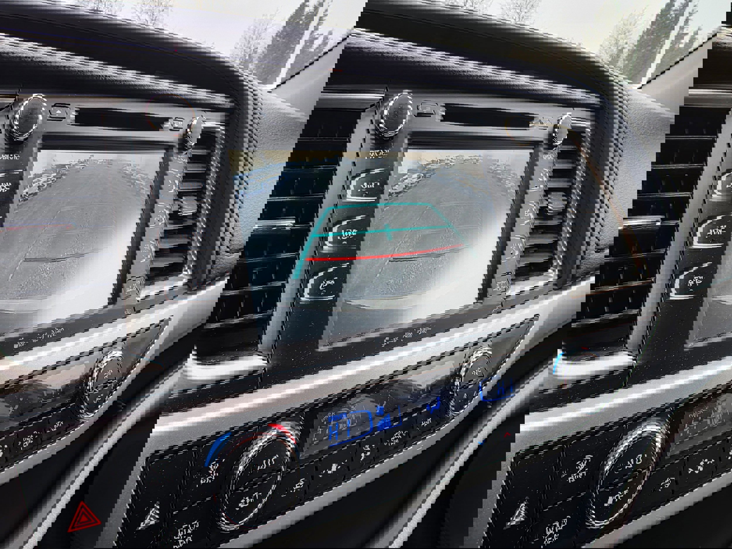 Used 2019 Toyota Highlander SE image 20