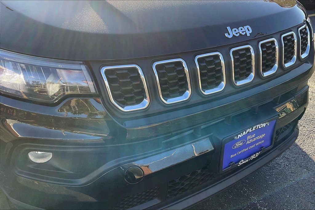 Used 2024 Jeep Compass Latitude AWD/4WD image 30