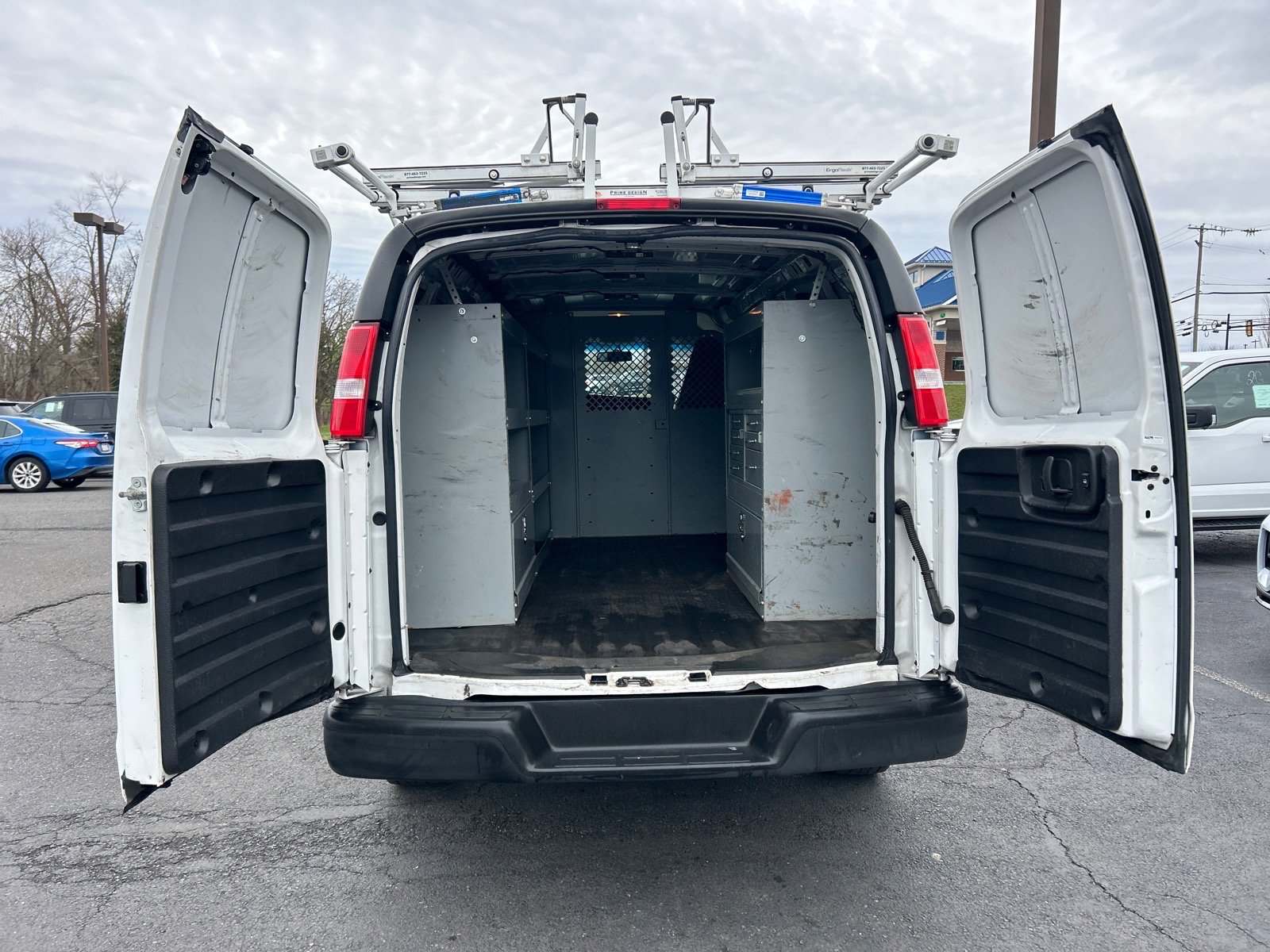 Used 2021 Chevrolet Express 2500 w/ Driver Convenience Package image 7