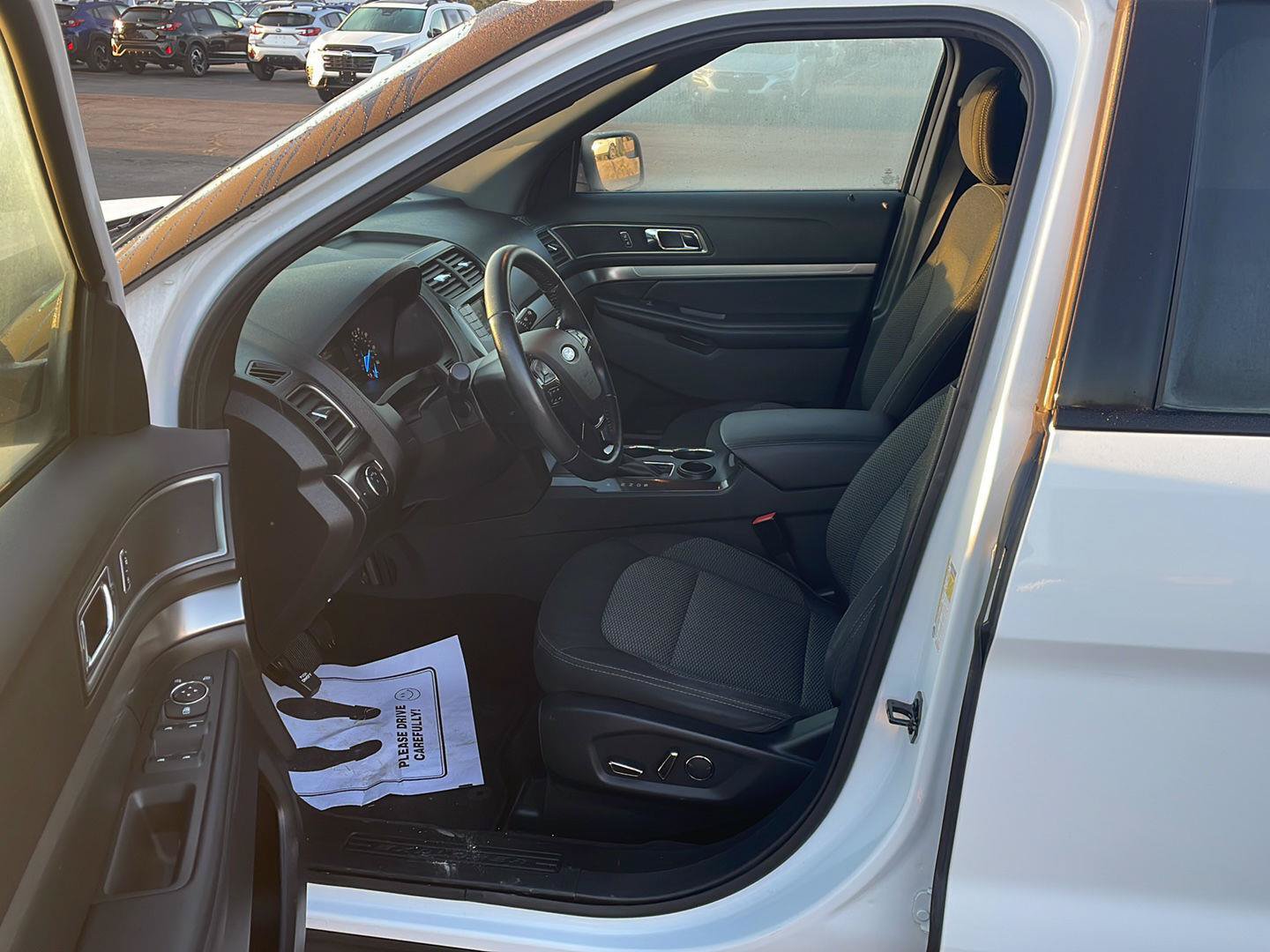 Certified 2018 Ford Explorer XLT FWD image 10