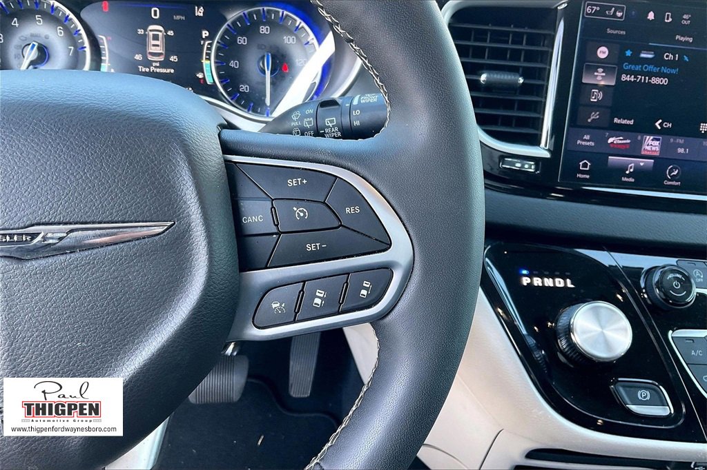 Used 2024 Chrysler Pacifica Touring-L image 18