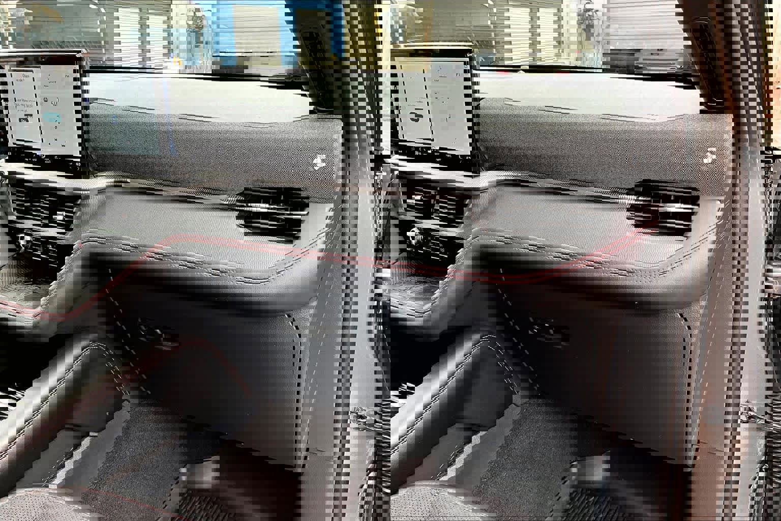 Certified 2025 Ford Explorer ST image 23