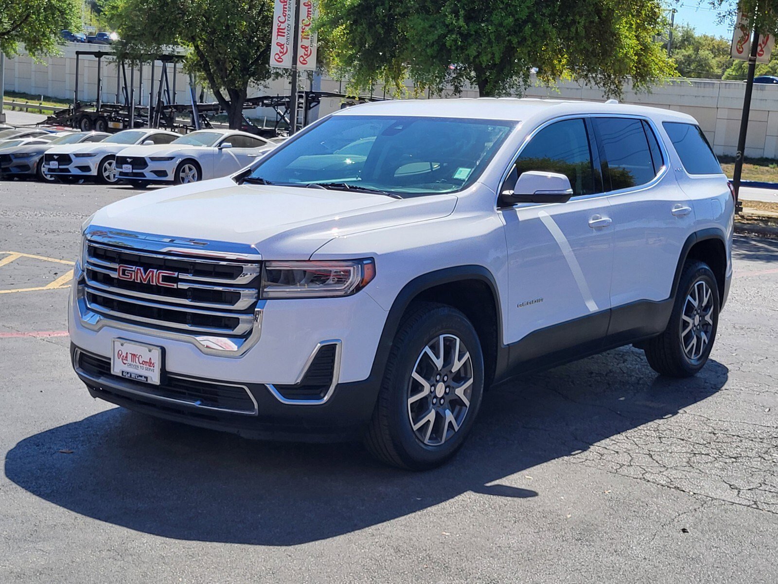 Used 2023 GMC Acadia SLE w/ LPO, Floor Liner Package image 8