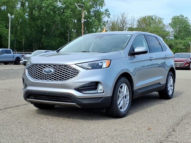 Certified 2023 Ford Edge SEL w/ Convenience Package AWD/4WD image 3