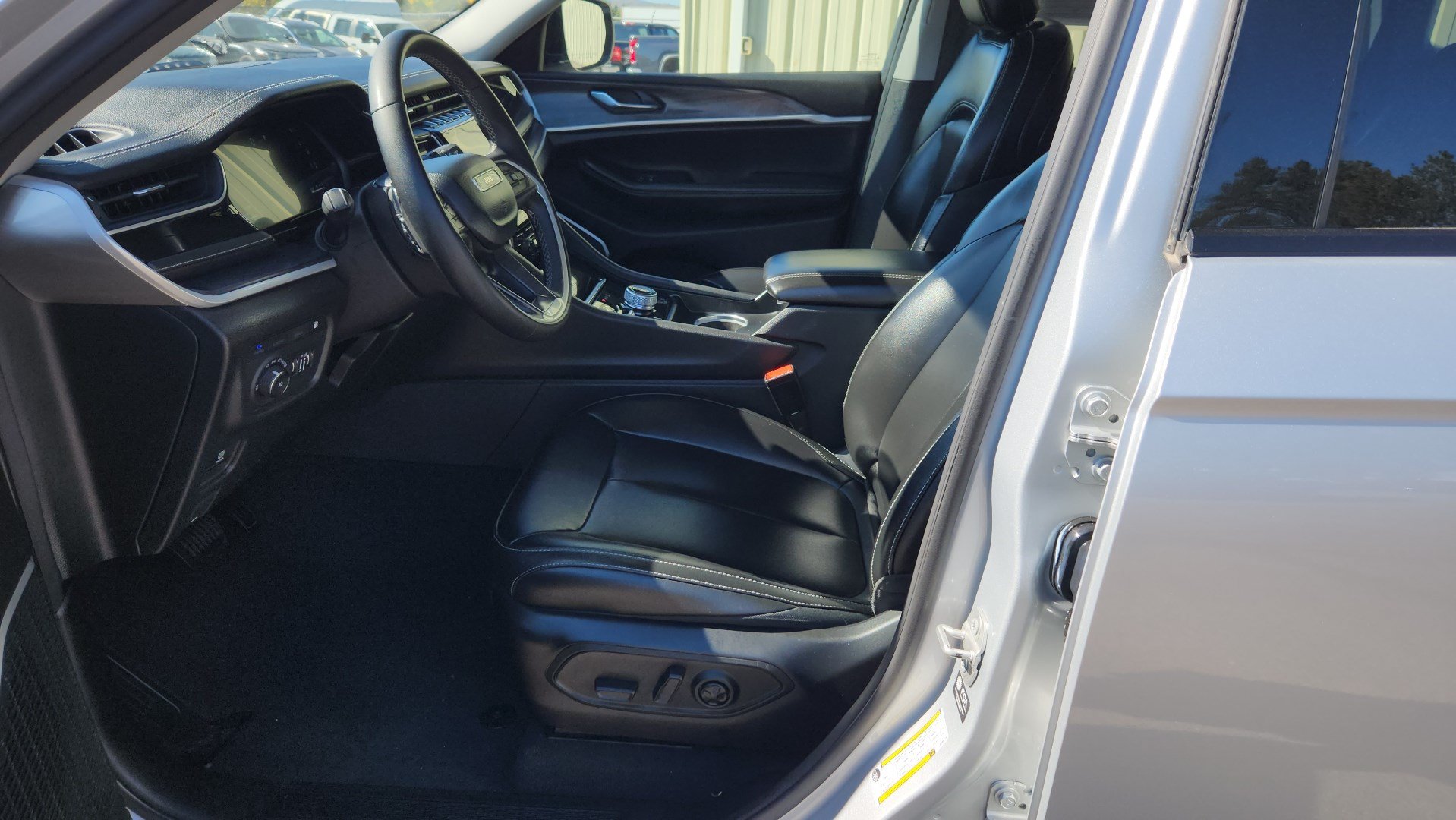 Used 2024 Jeep Grand Cherokee Limited 4xe AWD/4WD image 18