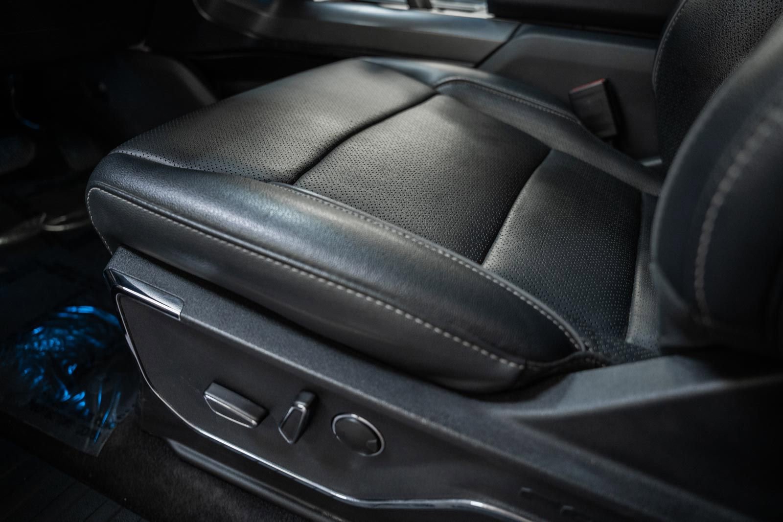 Certified 2024 Ford F150 Lariat w/ Equipment Group 502A High image 46