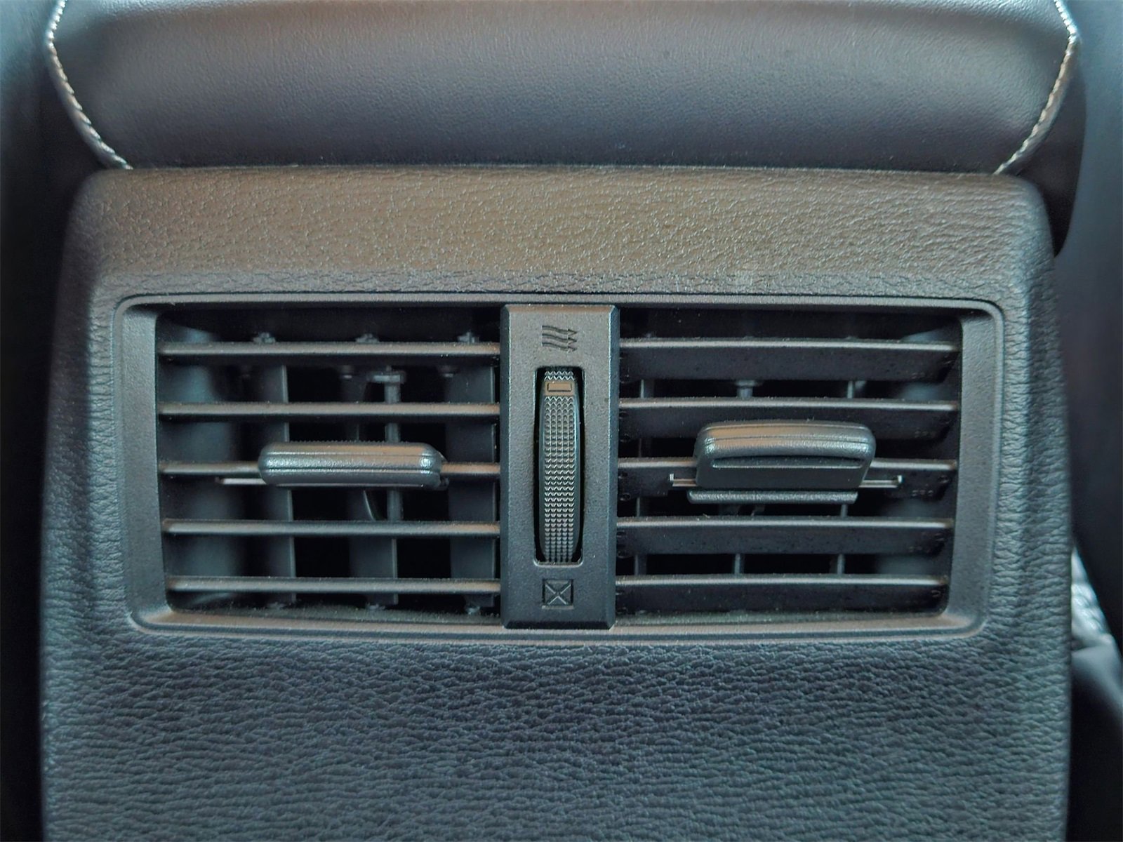 Used 2023 Mitsubishi Outlander SE image 23