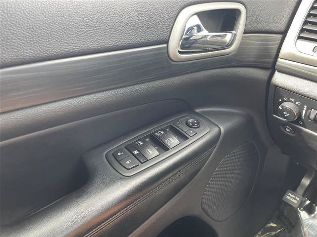 Used 2021 Jeep Grand Cherokee Laredo AWD/4WD image 29