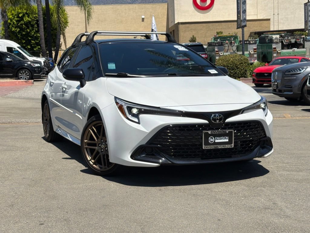 Used 2025 Toyota Corolla Hatchback w/ SE Package FWD image 3