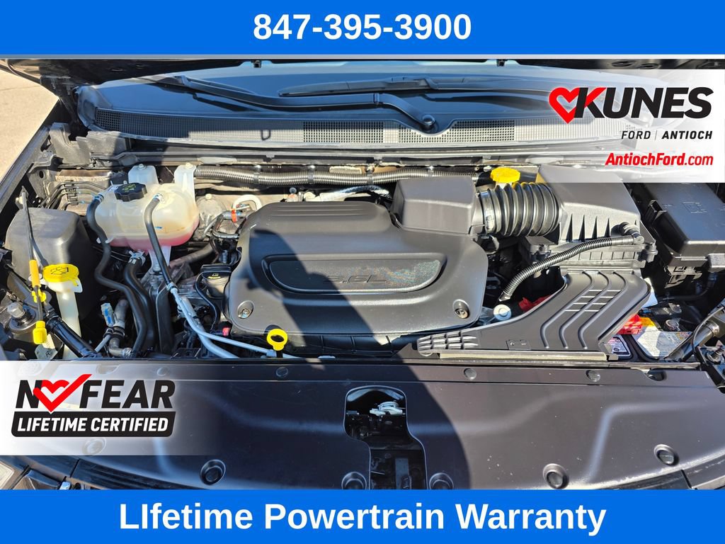 Used 2024 Chrysler Pacifica Touring-L FWD image 13