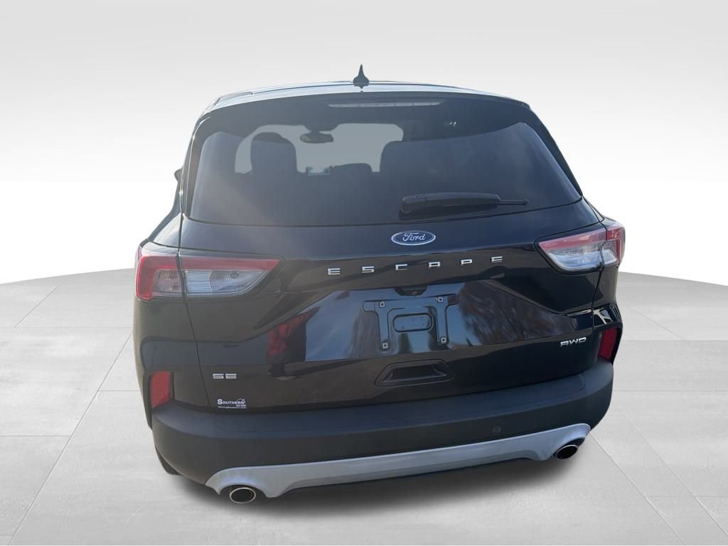 Certified 2021 Ford Escape SE image 4