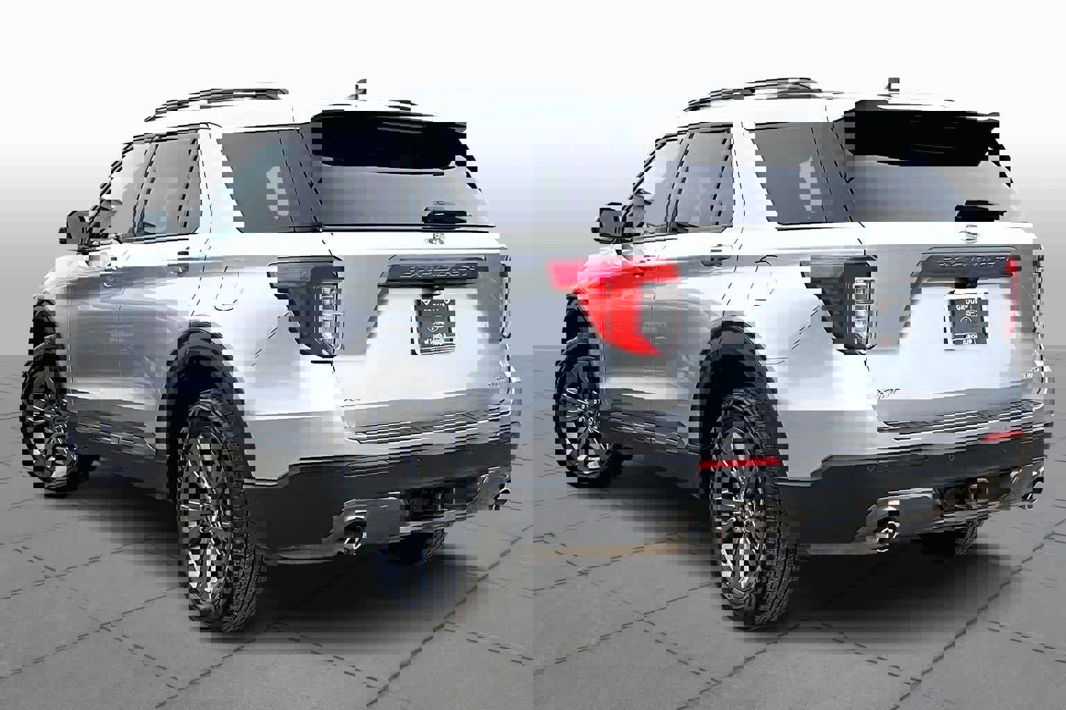 Certified 2022 Ford Explorer XLT w/ Equipment Group 202A image 4