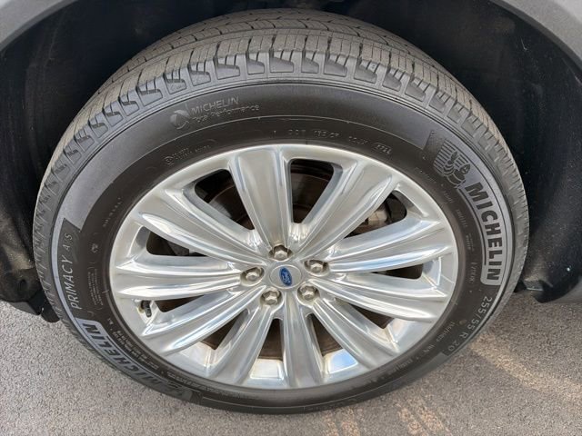 Certified 2022 Ford Explorer Limited w/ Limited Technology Package AWD/4WD image 11