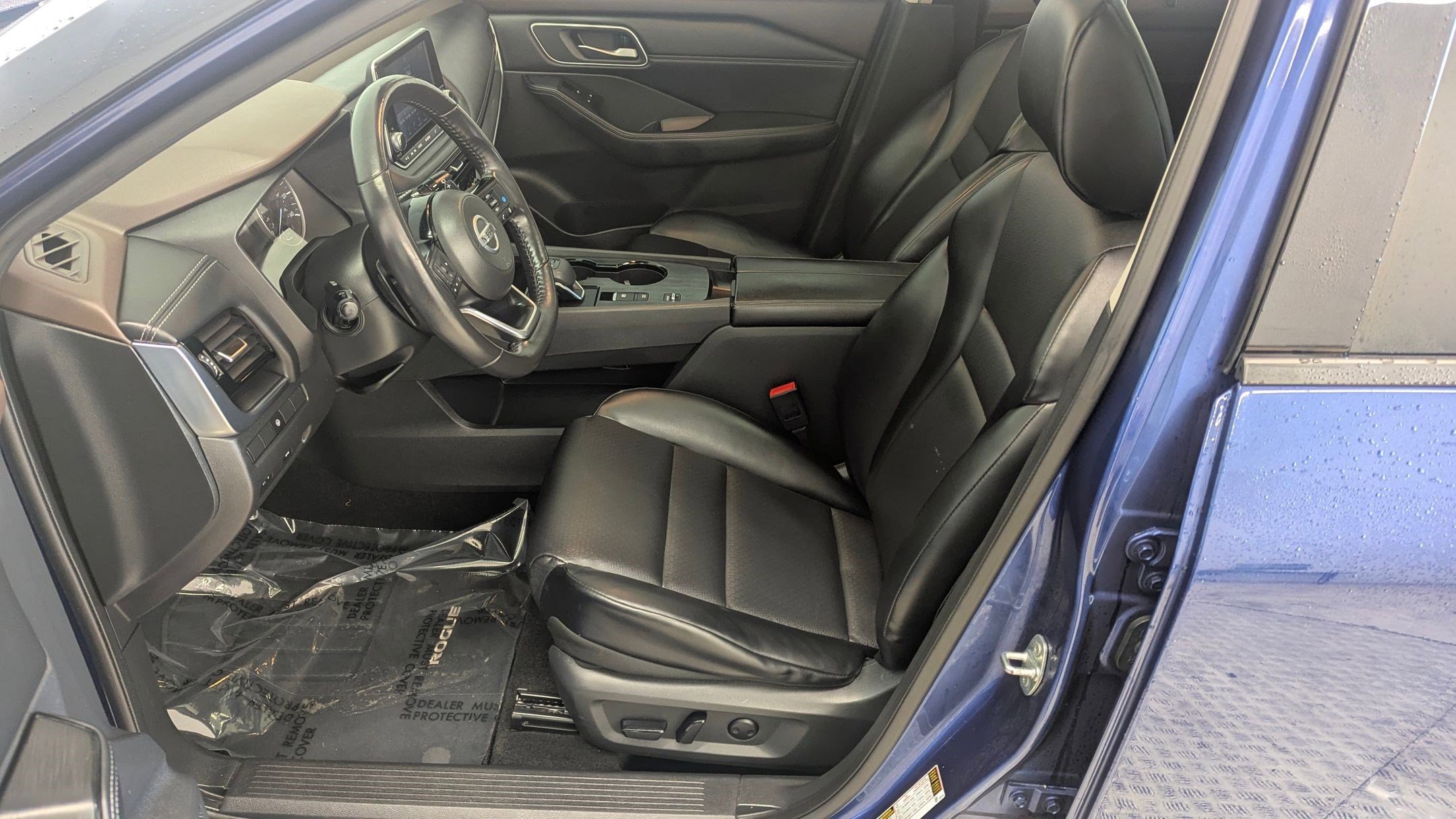 Used 2021 Nissan Rogue SV w/ Premium Package image 4