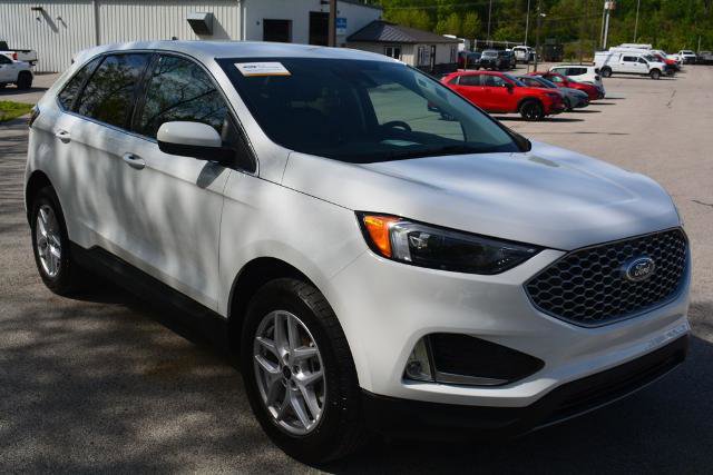 Certified 2023 Ford Edge SEL w/ Convenience Package AWD/4WD image 4