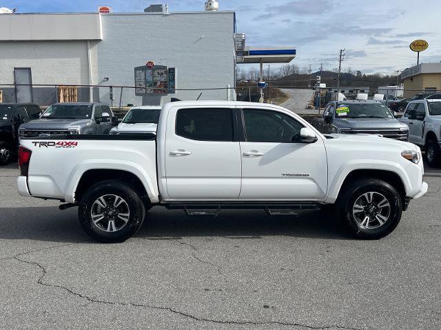 Used 2019 Toyota Tacoma TRD Sport image 2