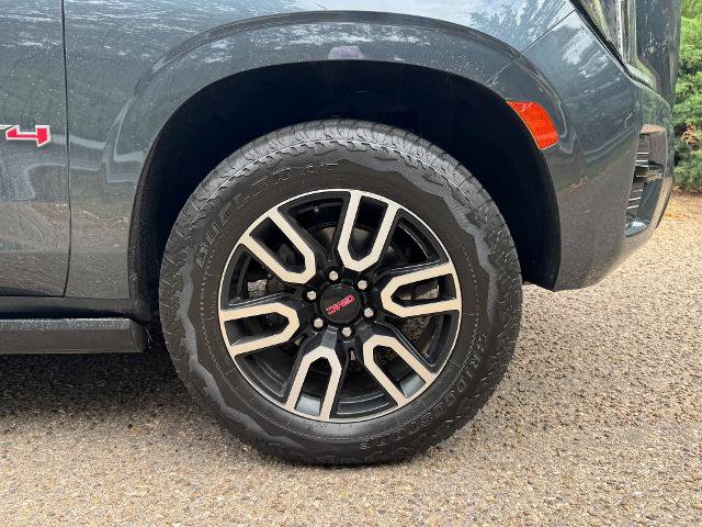 Used 2021 GMC Yukon AT4 w/ Technology Package AWD/4WD image 4