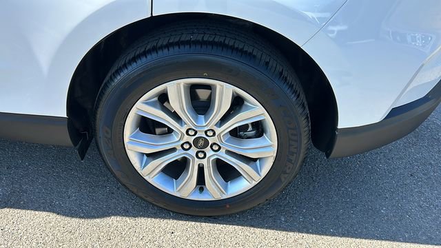 Certified 2023 Ford Edge Titanium w/ Class II Trailer Tow Package image 6