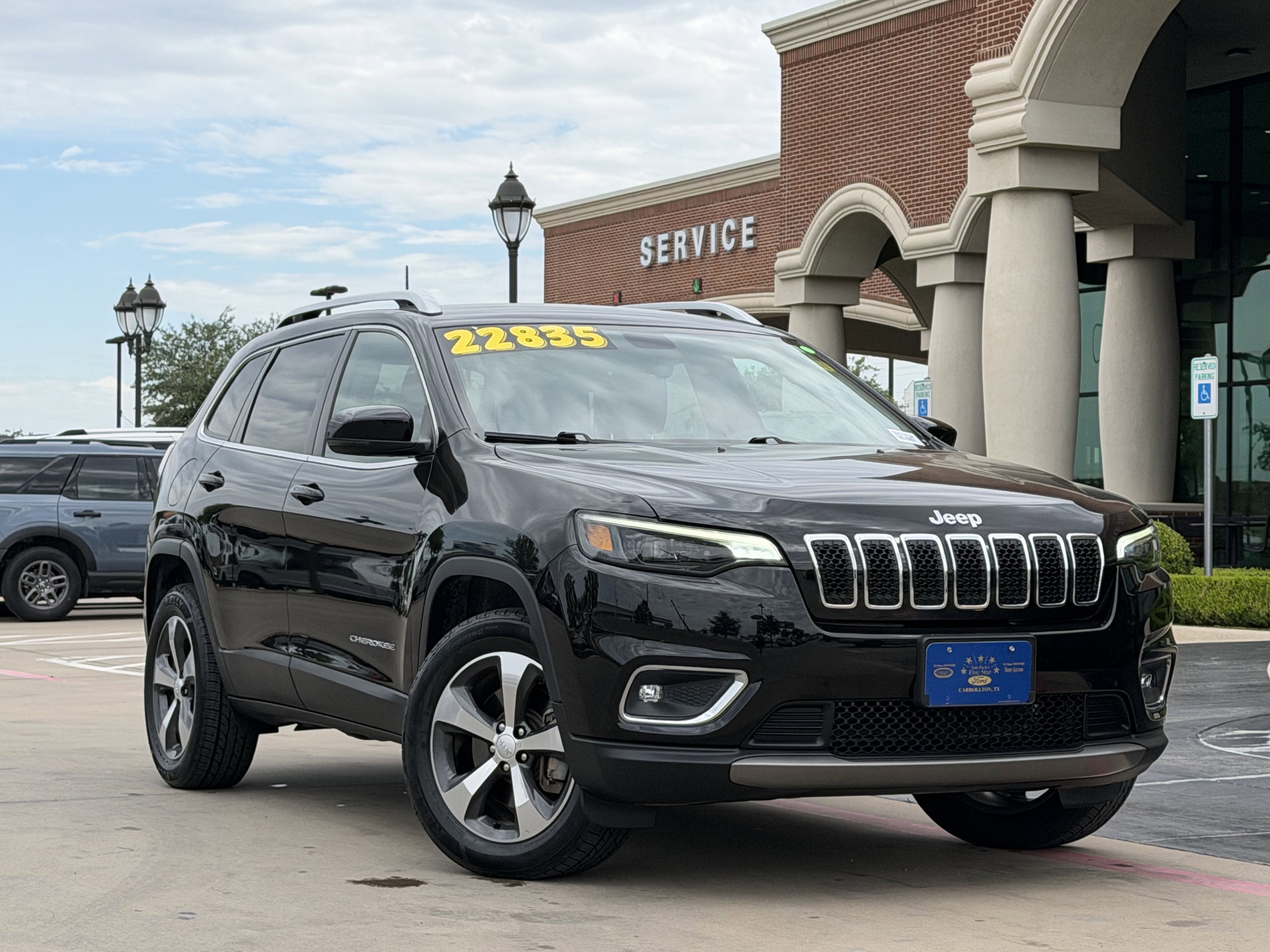 Used 2019 Jeep Cherokee Limited AWD/4WD image 2