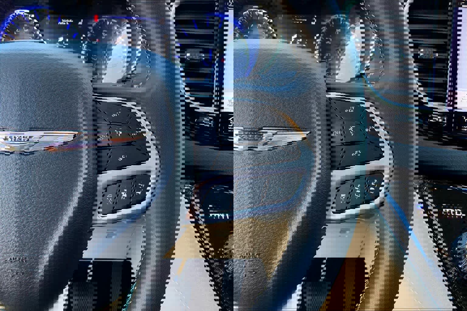 Used 2024 Chrysler Pacifica Touring-L image 25