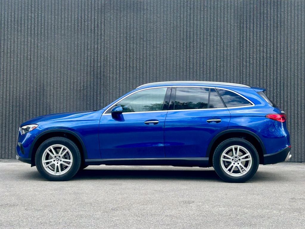 Used 2024 Mercedes-Benz GLC 300 4MATIC image 3
