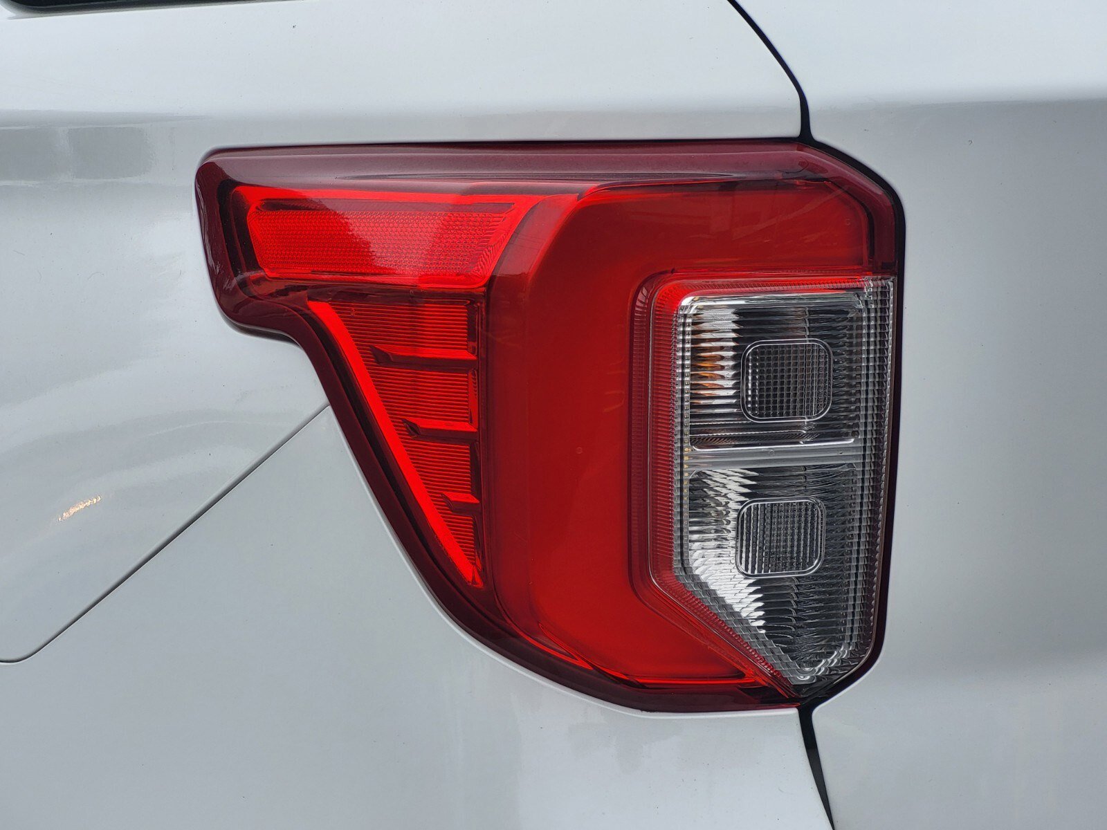 Certified 2023 Ford Explorer XLT RWD image 10