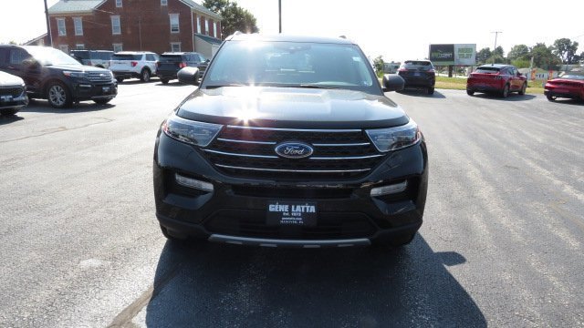 Certified 2022 Ford Explorer XLT w/ Equipment Group 202A image 8