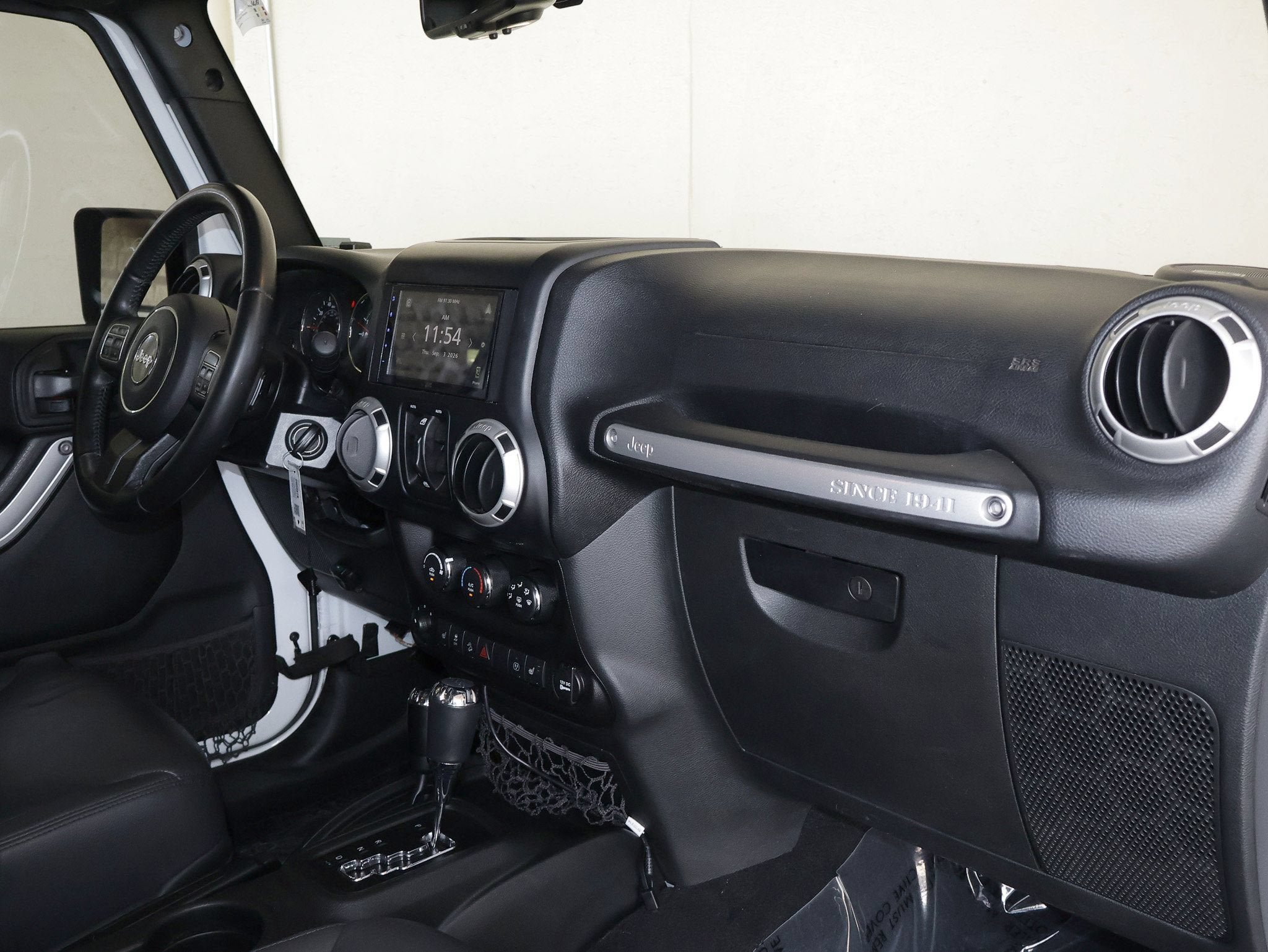Used 2017 Jeep Wrangler Unlimited Rubicon w/ Connectivity Group AWD/4WD image 39