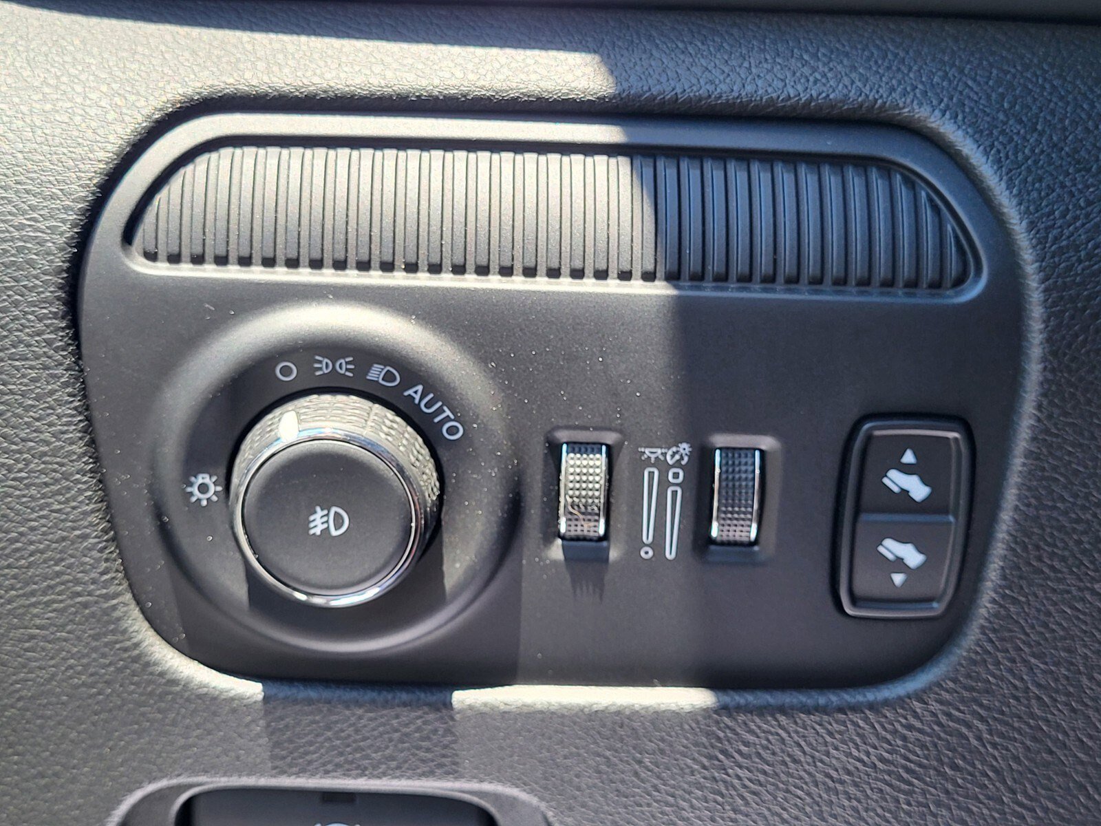 Used 2024 Jeep Wagoneer L Series II w/ Flexible Seating Group image 23