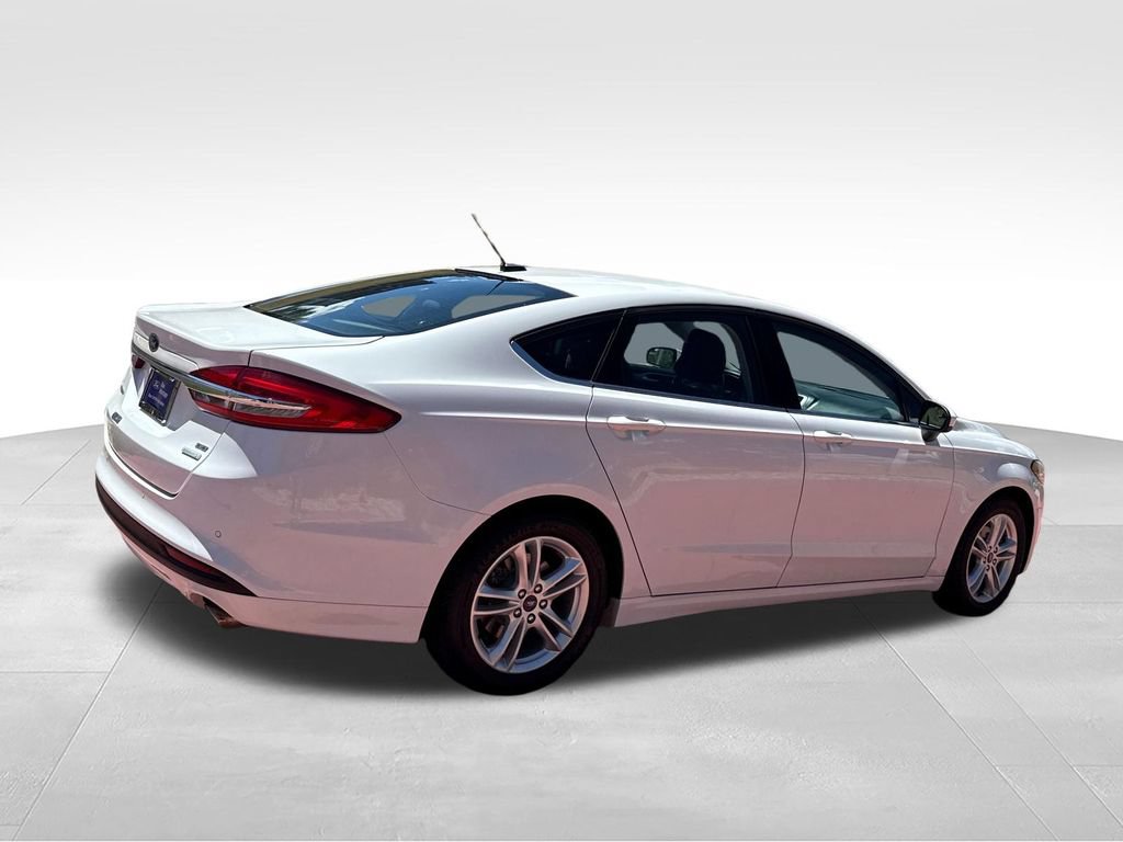 Certified 2018 Ford Fusion SE w/ Fusion SE Technology Package FWD image 9