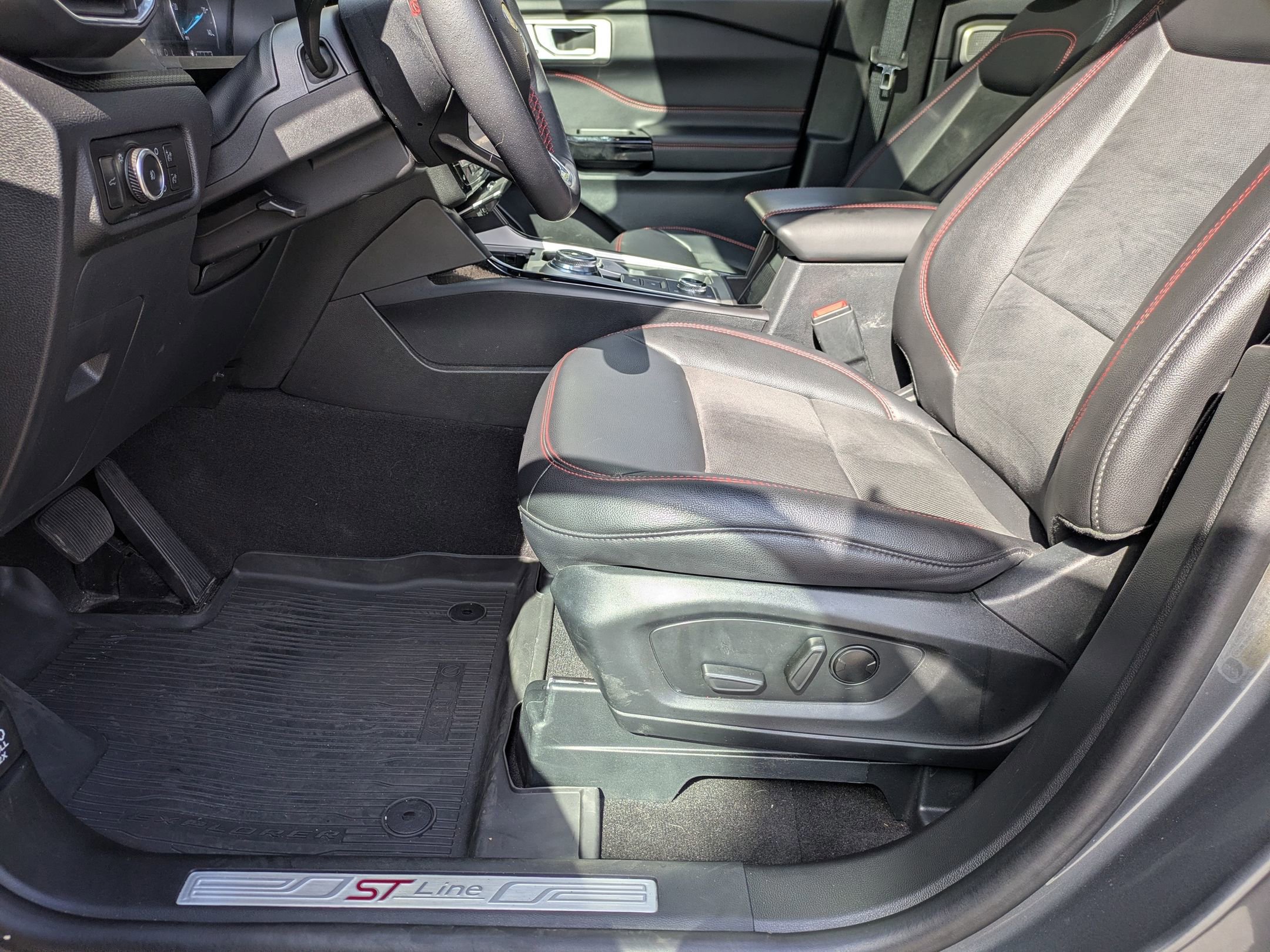 Certified 2024 Ford Explorer ST-Line w/ Class IV Trailer Tow Package image 13