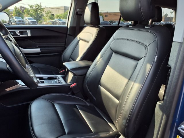 Certified 2022 Ford Explorer XLT w/ Equipment Group 202A AWD/4WD image 3