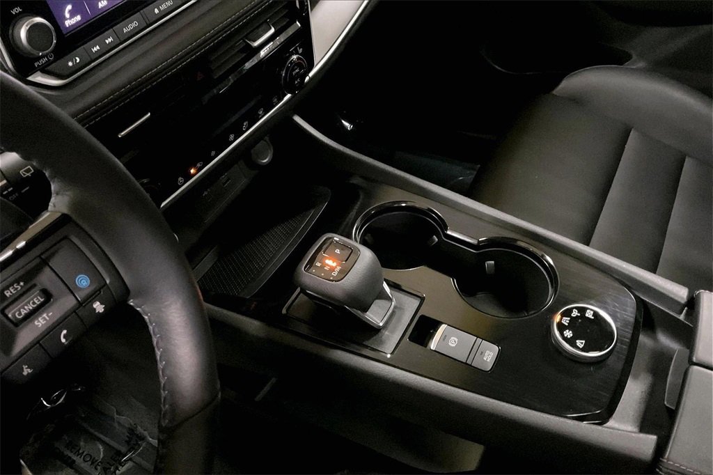 Used 2023 Nissan Rogue SV w/ SV Premium Package image 16