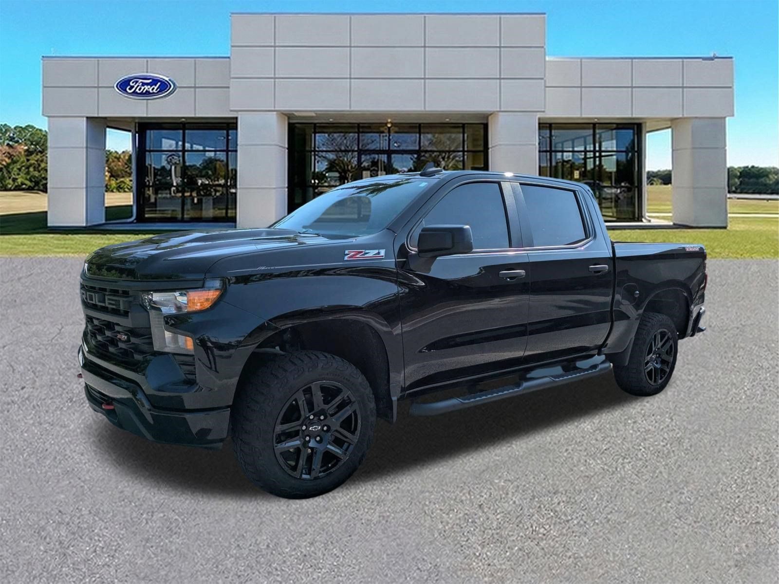 Used 2024 Chevrolet Silverado 1500 Custom Trail Boss AWD/4WD image 4