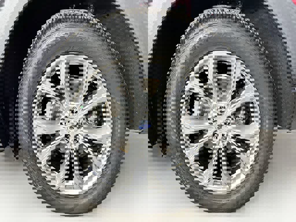 Certified 2022 Ford Explorer XLT w/ Equipment Group 202A image 11